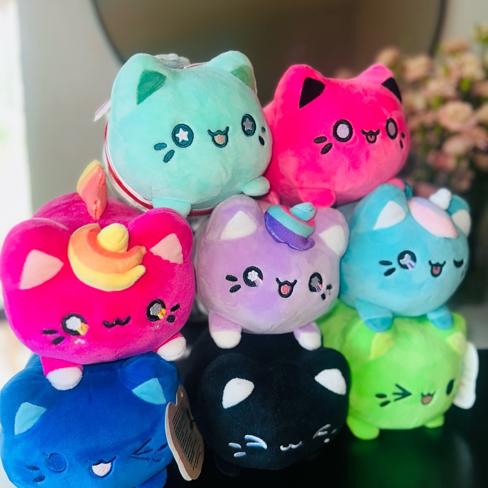 Tasty Peach Studios bundle of 8 NWT/ NWOT. Meowchi Plush